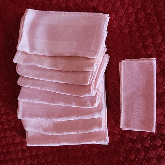 Wamsutta Approx 58x72 Pink Tablecloth and 8 napkins - Picture 2 of 8